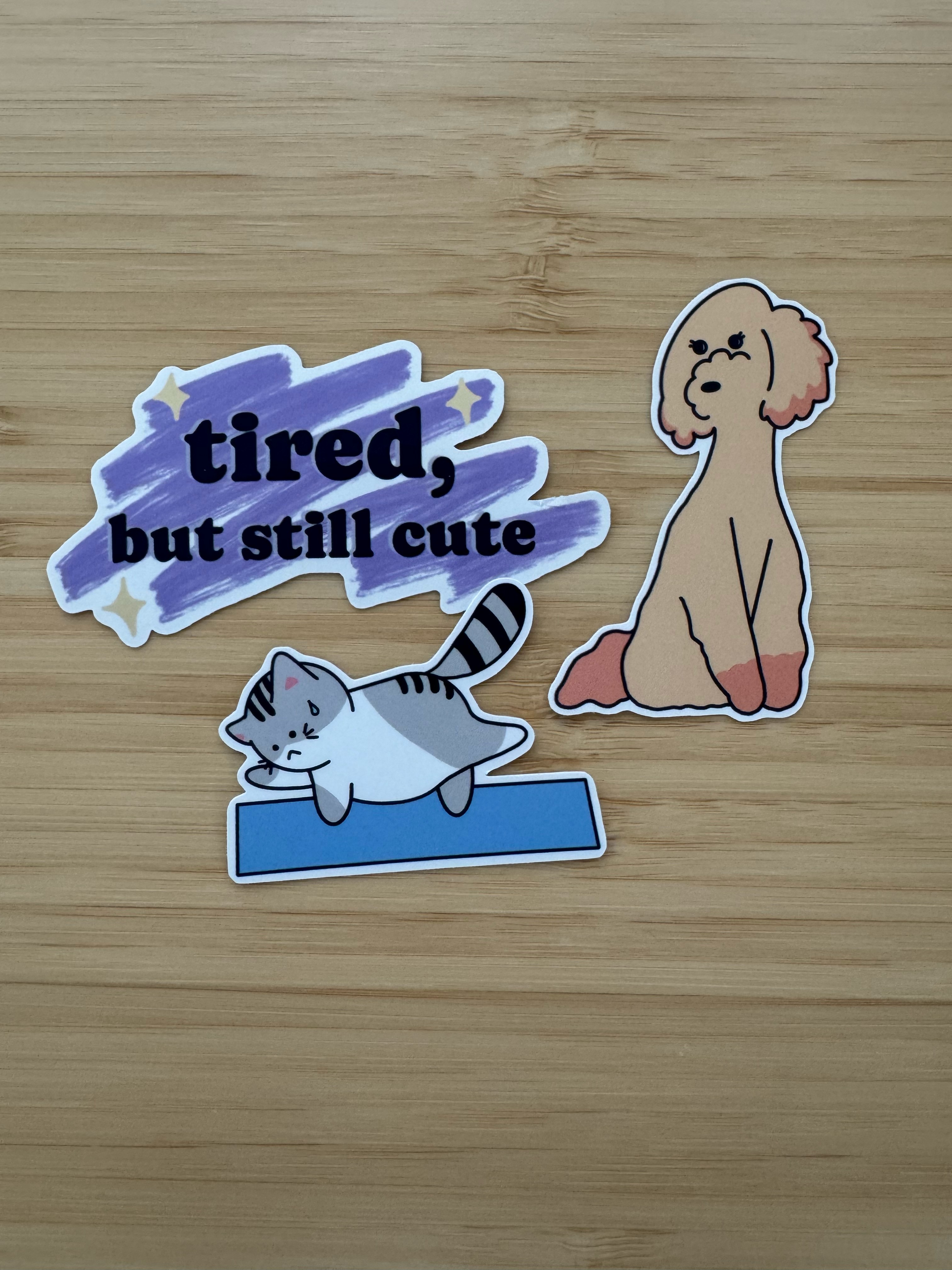 Young woman in front of a lake